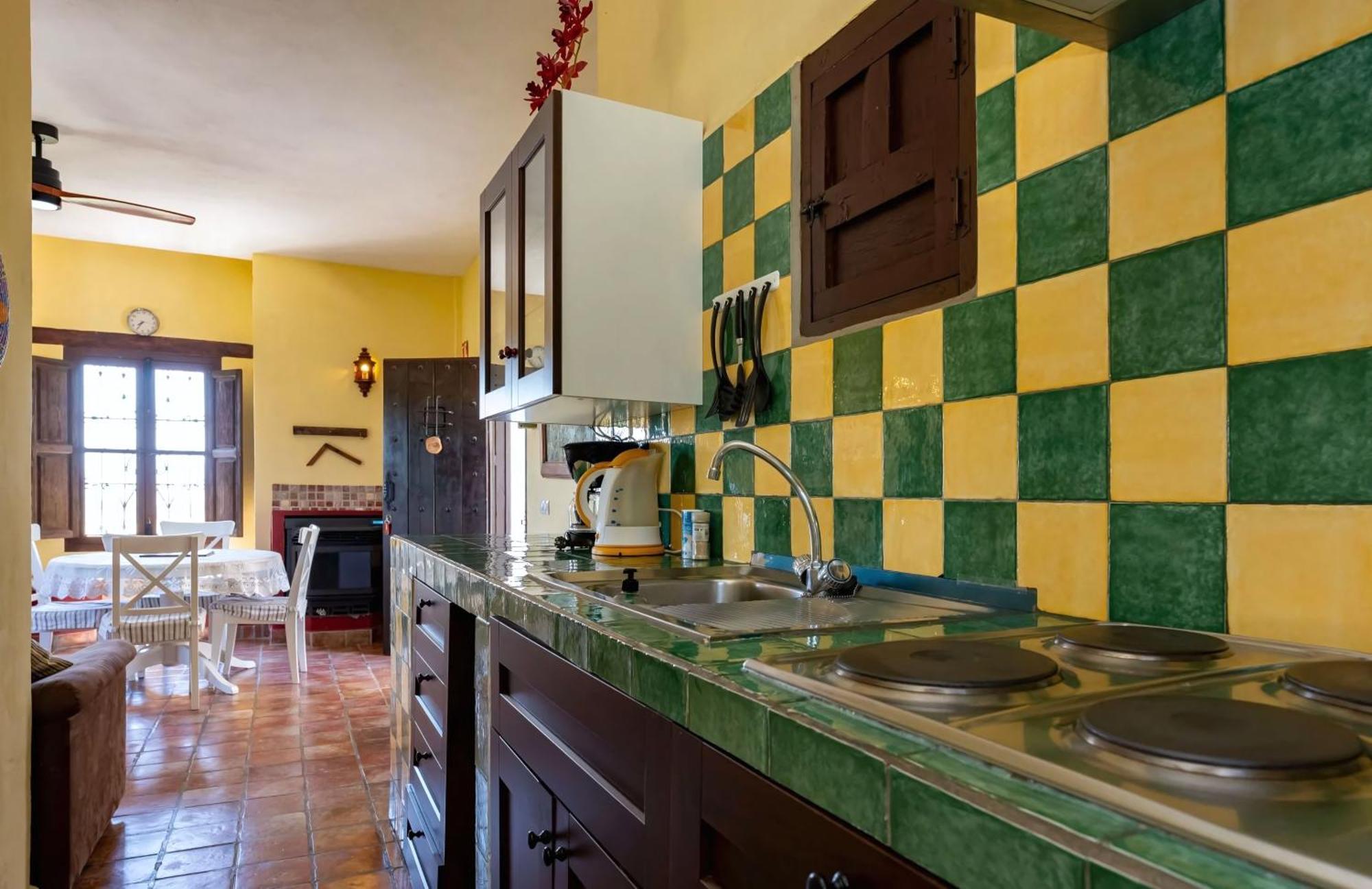 Castle Tower Ground Floor Apartment In Rural Holiday Park 'Cezanne' Tolox Exterior foto
