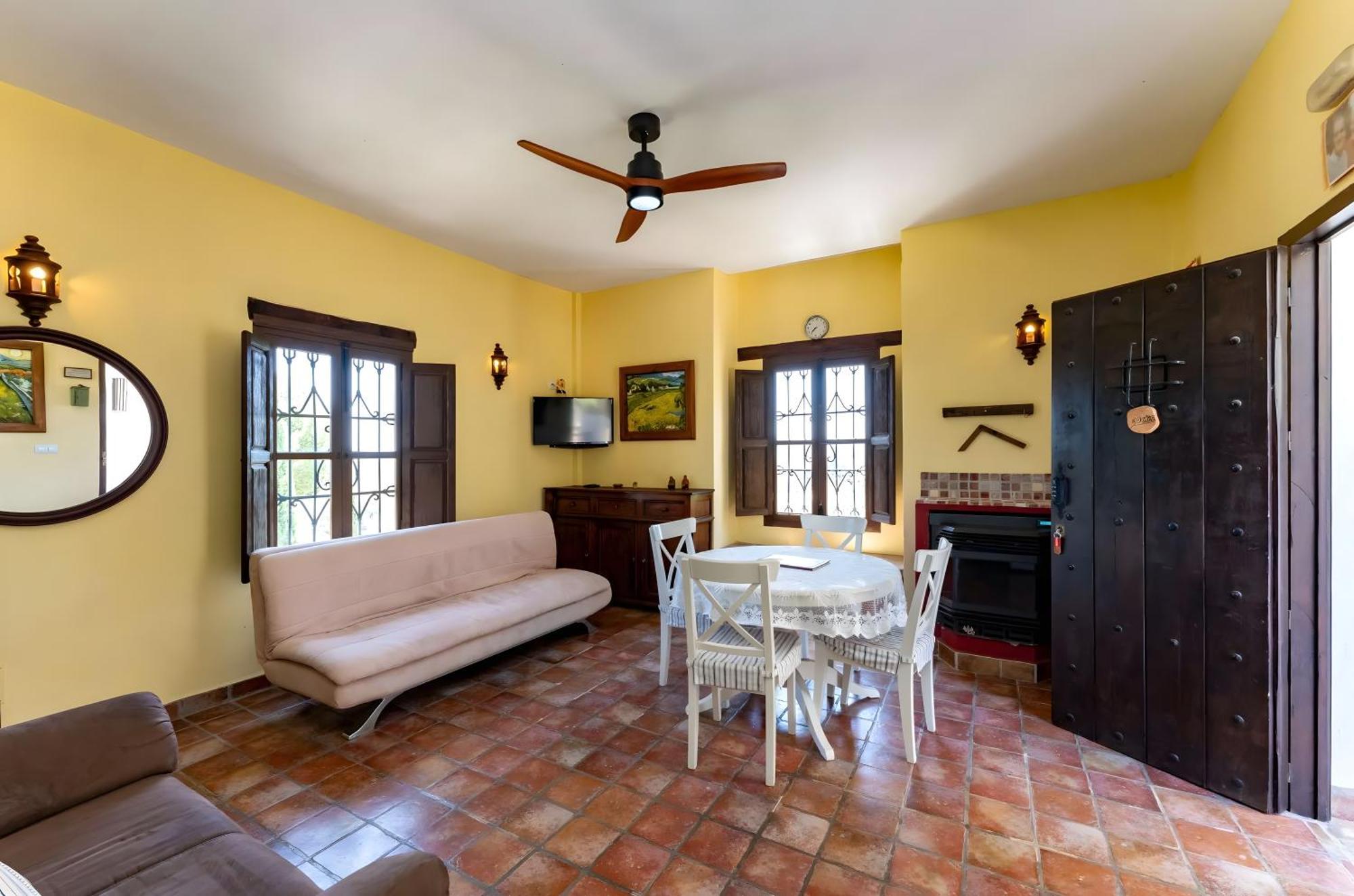 Castle Tower Ground Floor Apartment In Rural Holiday Park 'Cezanne' Tolox Exterior foto